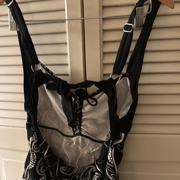 Black and White Paisley Swim Top - Picture 3 of 5